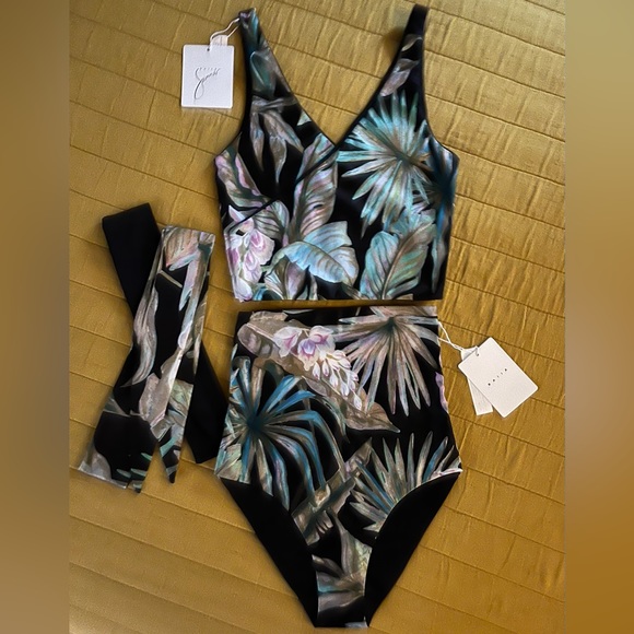 BAIIA Other - BAIIA three-piece reversible bikini (plus 2 ties) US size 2